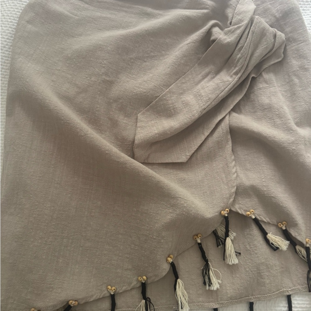 Zara Cream Mini Skirt with Tassels - NEVER WORN - Picture 3 of 3